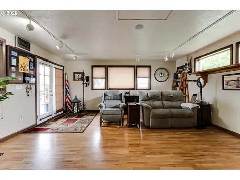 1406 Carter Lane Springfield OR 97477