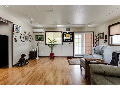 1406 Carter Lane Springfield OR 97477