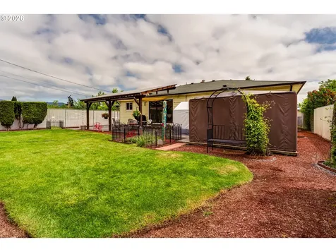 1406 Carter Lane Springfield OR 97477