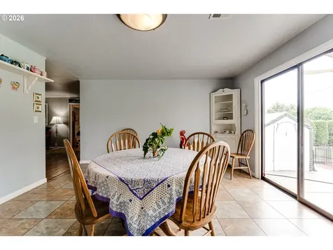 1406 Carter Lane Springfield OR 97477
