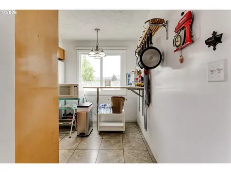 1406 Carter Lane Springfield OR 97477