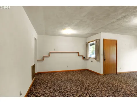 1331 G Street Springfield OR 97477