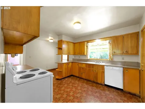 1331 G Street Springfield OR 97477