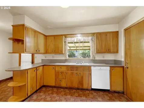 1331 G Street Springfield OR 97477