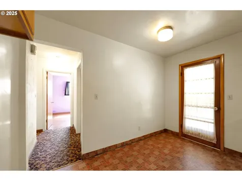 1331 G Street Springfield OR 97477