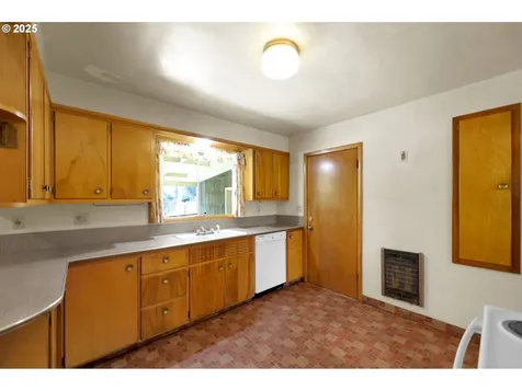 1331 G Street Springfield OR 97477