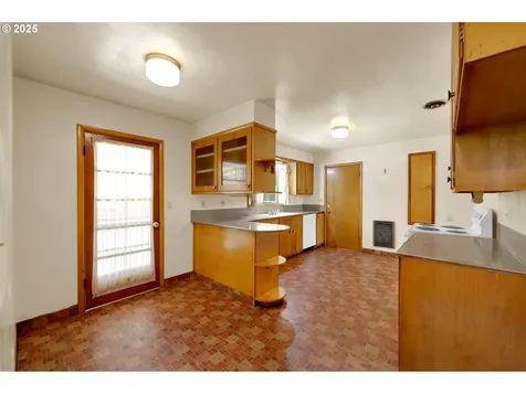 1331 G Street Springfield OR 97477