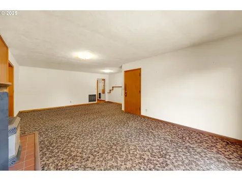 1331 G Street Springfield OR 97477