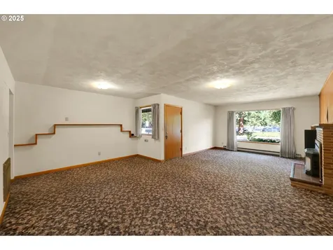 1331 G Street Springfield OR 97477