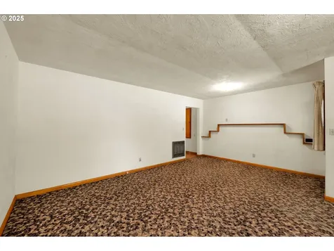 1331 G Street Springfield OR 97477