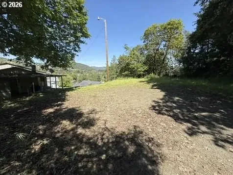 1410 NW Grove Street Roseburg OR 97471