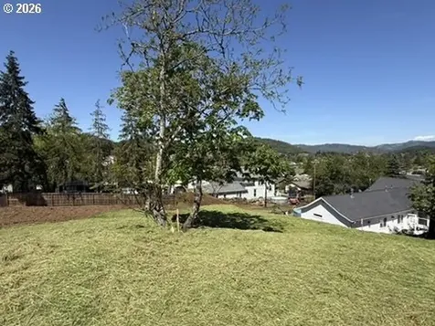 1410 NW Grove Street Roseburg OR 97471