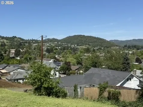 1410 NW Grove Street Roseburg OR 97471