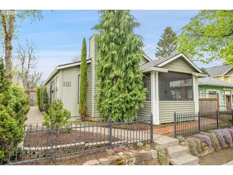 6527 Se Woodstock Boulevard Portland OR 97206