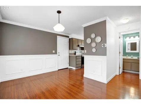 6527 Se Woodstock Boulevard Portland OR 97206