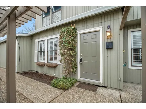 6527 Se Woodstock Boulevard Portland OR 97206