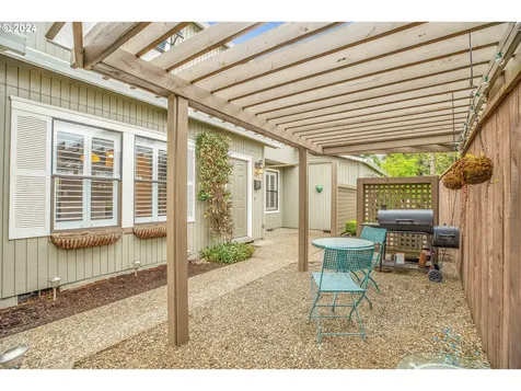 6527 Se Woodstock Boulevard Portland OR 97206