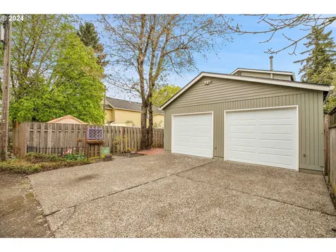 6527 Se Woodstock Boulevard Portland OR 97206