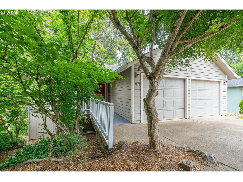 1923 Kenard Street Nw Salem OR 97304