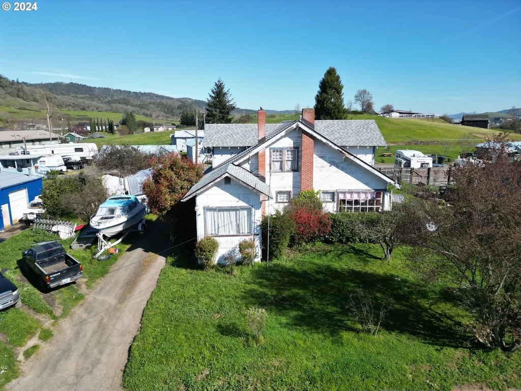 61 Sherry Street Winston OR 97496