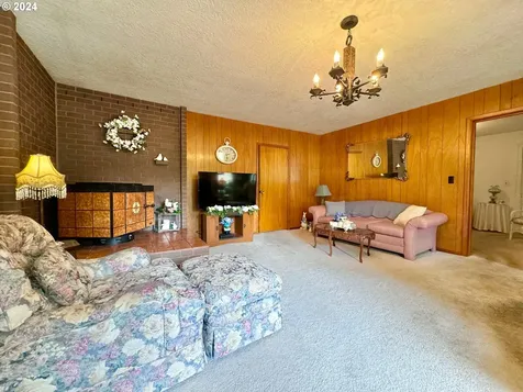 325 SE 26th Avenue Hillsboro OR 97123