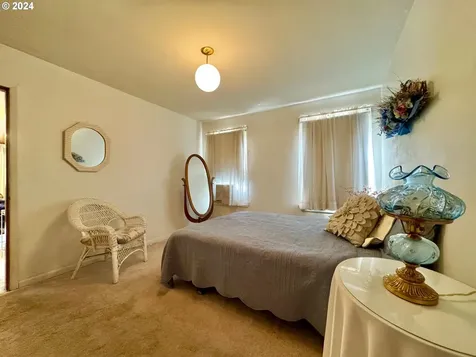 325 SE 26th Avenue Hillsboro OR 97123