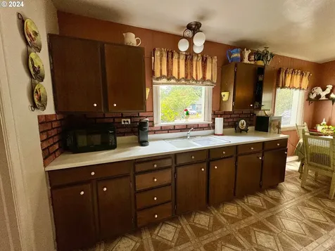 325 SE 26th Avenue Hillsboro OR 97123