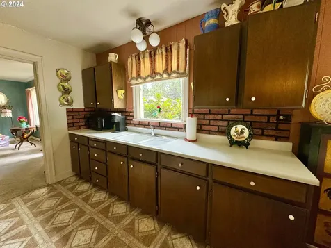 325 SE 26th Avenue Hillsboro OR 97123