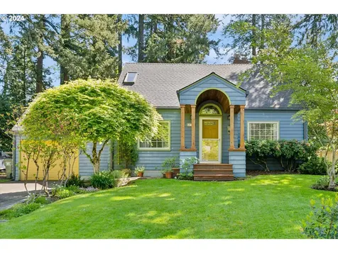 8716 Sw 56th Avenue Portland OR 97219