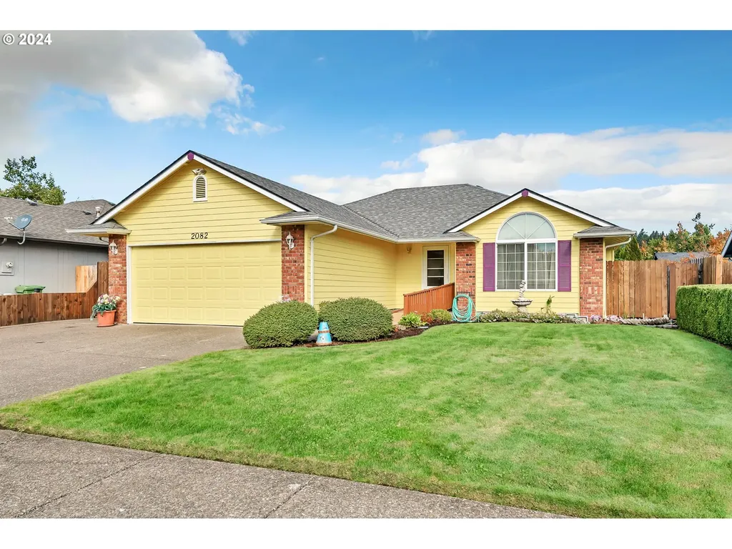 2082 Clark Avenue Cottage Grove OR 97424