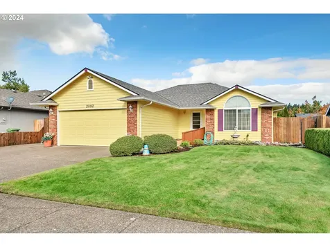 2082 Clark Avenue Cottage Grove OR 97424