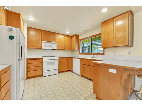 2082 Clark Avenue Cottage Grove OR 97424