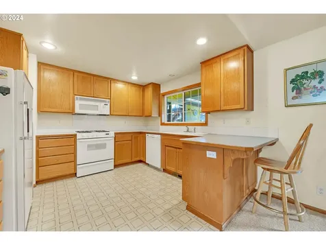 2082 Clark Avenue Cottage Grove OR 97424