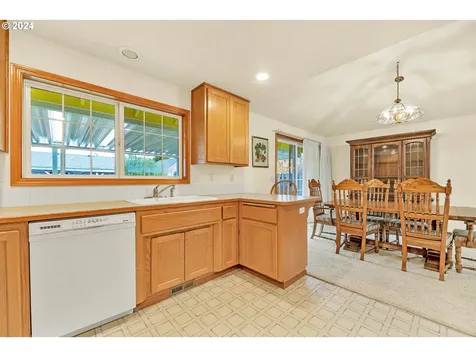 2082 Clark Avenue Cottage Grove OR 97424