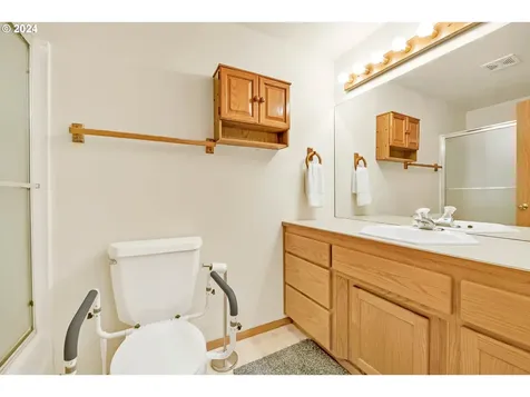 2082 Clark Avenue Cottage Grove OR 97424