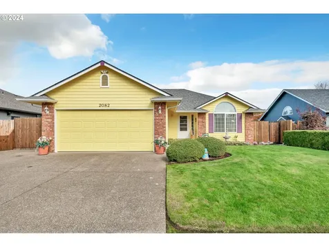 2082 Clark Avenue Cottage Grove OR 97424