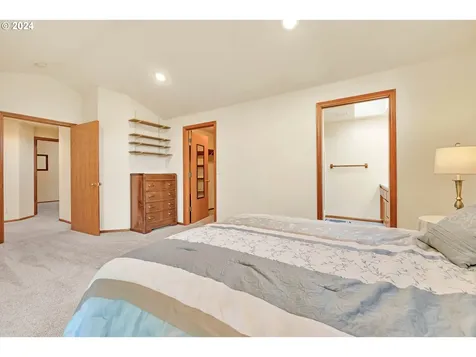 2082 Clark Avenue Cottage Grove OR 97424