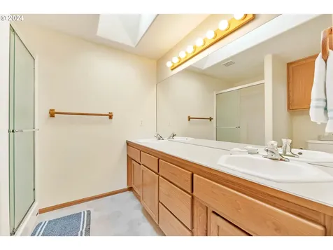2082 Clark Avenue Cottage Grove OR 97424