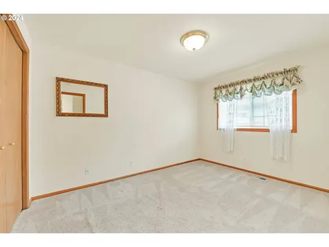 2082 Clark Avenue Cottage Grove OR 97424