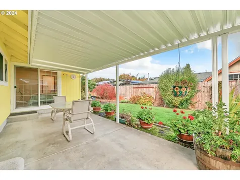 2082 Clark Avenue Cottage Grove OR 97424