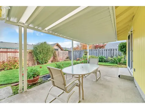 2082 Clark Avenue Cottage Grove OR 97424