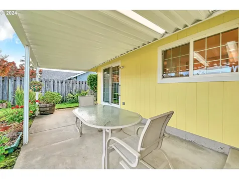 2082 Clark Avenue Cottage Grove OR 97424