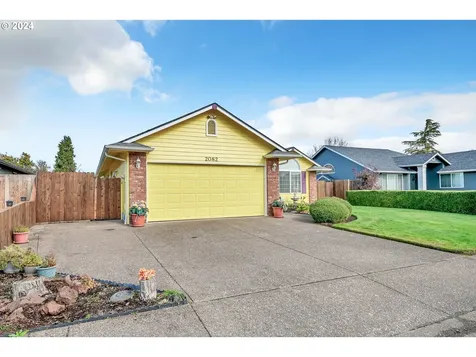 2082 Clark Avenue Cottage Grove OR 97424