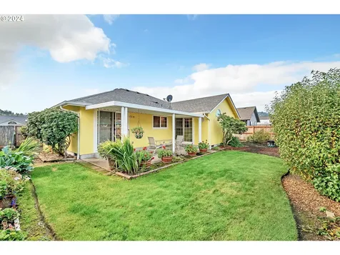 2082 Clark Avenue Cottage Grove OR 97424