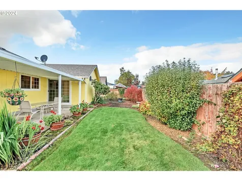 2082 Clark Avenue Cottage Grove OR 97424