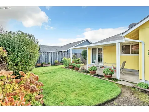 2082 Clark Avenue Cottage Grove OR 97424