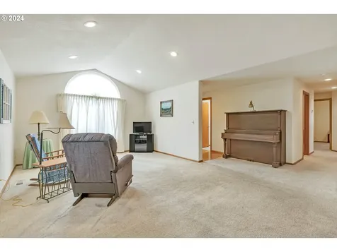 2082 Clark Avenue Cottage Grove OR 97424