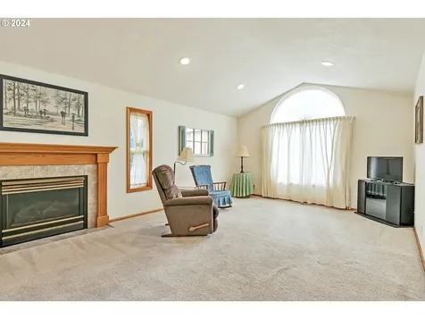 2082 Clark Avenue Cottage Grove OR 97424