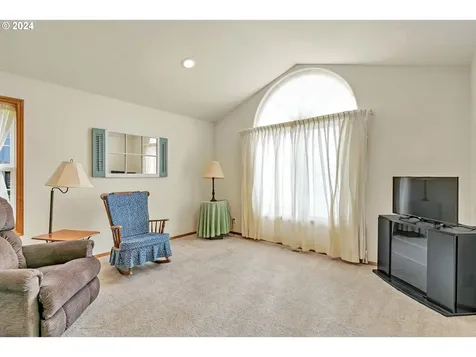 2082 Clark Avenue Cottage Grove OR 97424