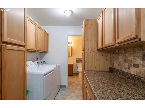 1733 Winston Section Road Winston OR 97496